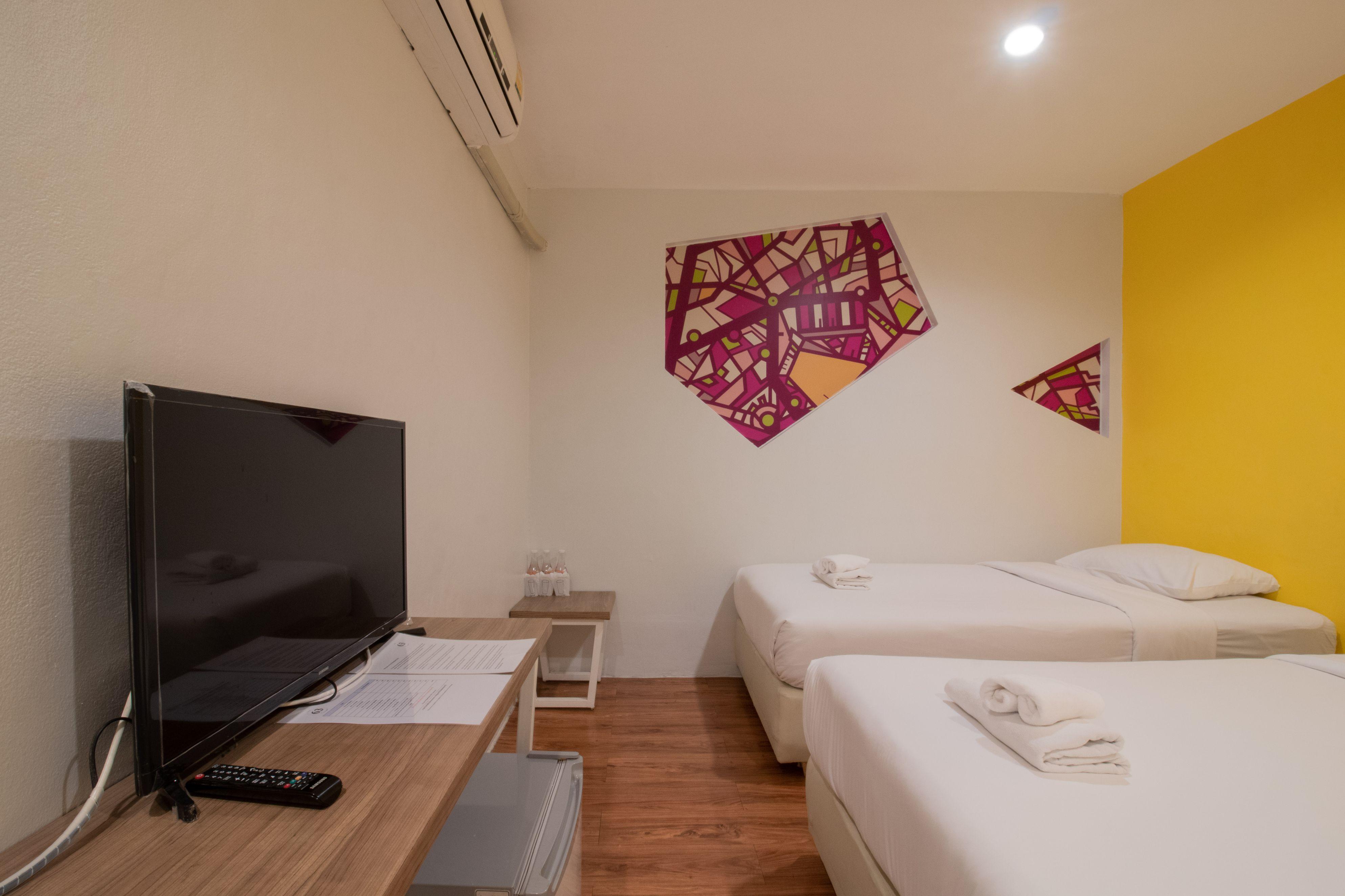 63 Bangkok Hotel Bagian luar foto