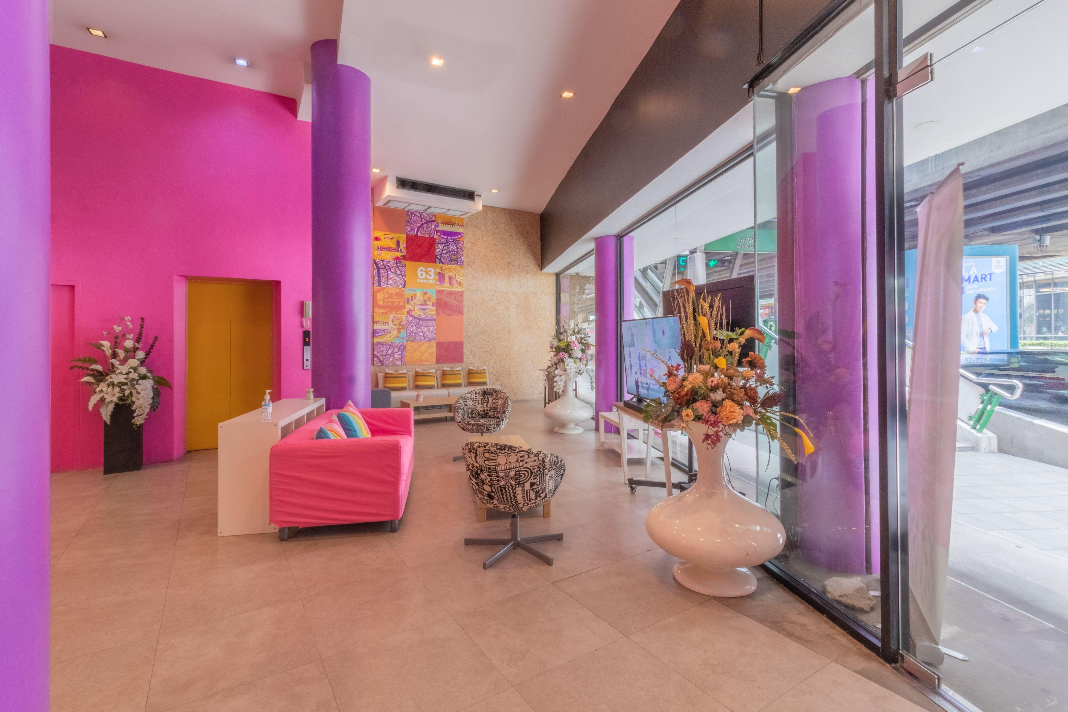 63 Bangkok Hotel Bagian luar foto