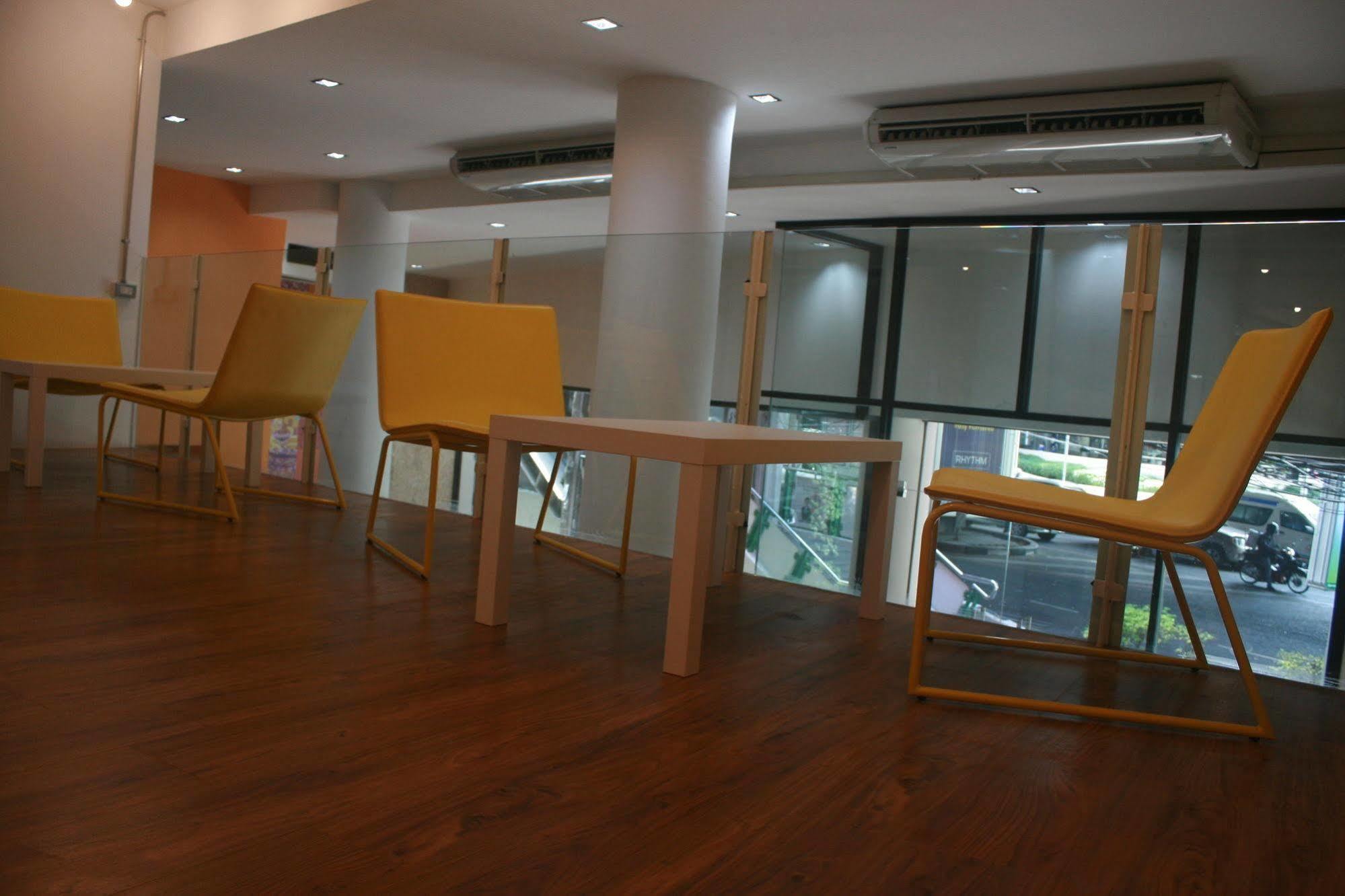 63 Bangkok Hotel Bagian luar foto