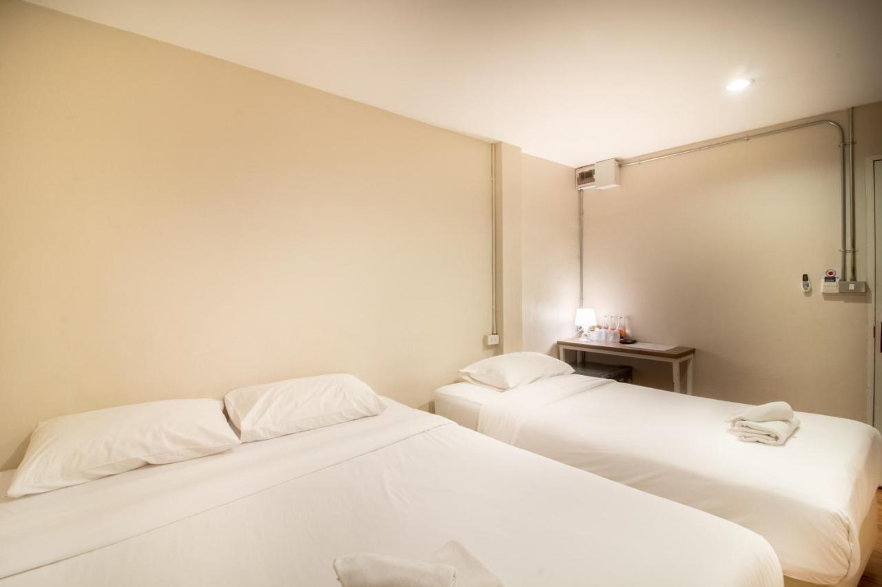 63 Bangkok Hotel Bagian luar foto